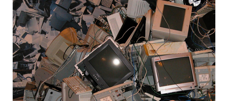 What are the attractive benefits of selling your old electronics on the internet?